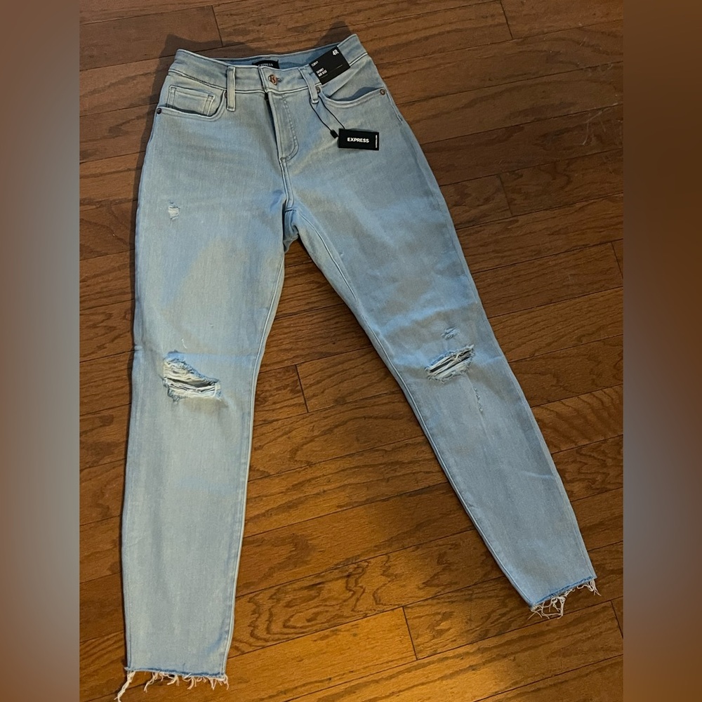 NWT!! Express mid ride skinny jeans.